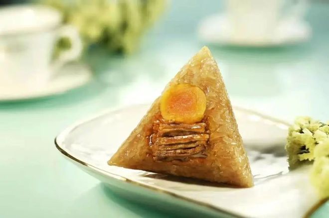 J9九游会 九游会J9用一份甜食开启的假期模式泡芙免费送！(图2)