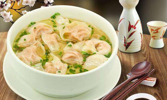 美食推荐：苹果小甜点鸡蛋饼番茄金J9九游会 九游会J9针菇肥牛卷清汤抄手做法(图2)