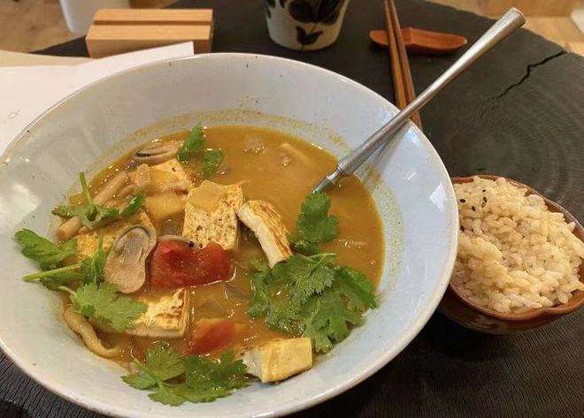 上海一家“奇怪”的餐厅食物里J9九游会 九游会J9面没有一粒肉用餐还不能玩手机(图5)