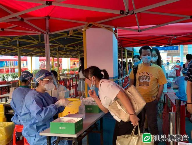 J9九游会 九游会J9【坚守】中秋夜核酸检测人员坚守岗位(图5)