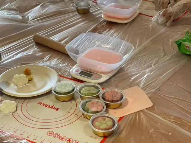 中J9九游会 九游会J9秋情意浓！亲子月饼DIY一起品尝爱的味道(图4)
