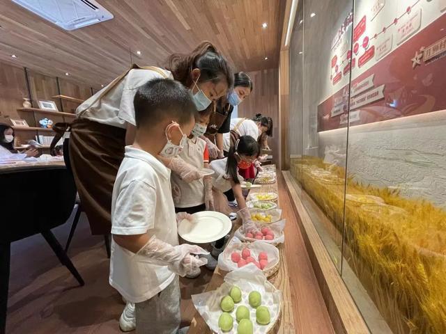 中J9九游会 九游会J9秋情意浓！亲子月饼DIY一起品尝爱的味道(图2)