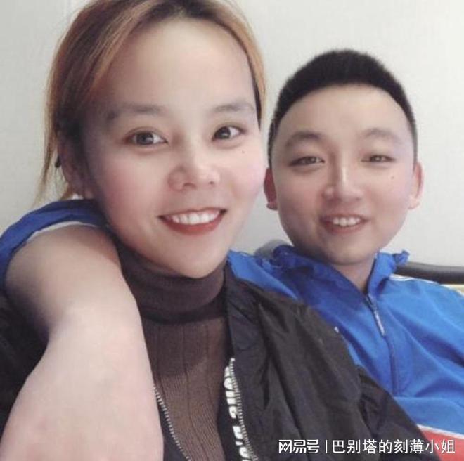 我家的事为什么要往外说？田静J9九游会 九游会J9霸气回怼网友直播时坚决不提许妈(图3)