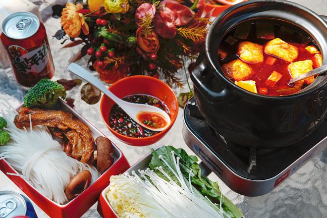 小J9九游会 九游会J9火锅、鸭脚煲、还有甜品……你想不到的螺蛳粉这家店都有(图3)