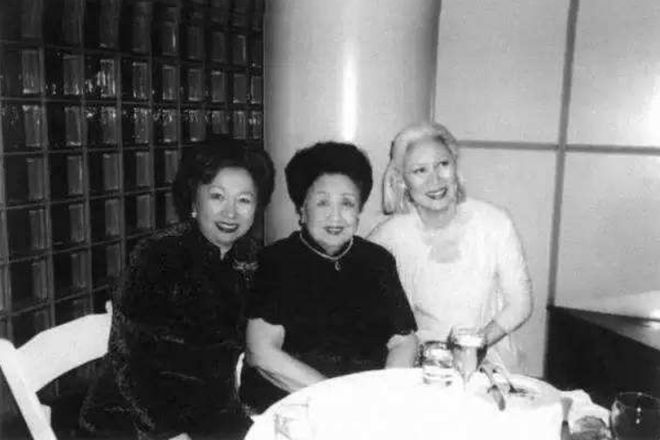 九游会J9 J9九游会复旦校花严幼韵吃着肥肉和甜点活到112岁晚年透露长寿秘诀(图16)