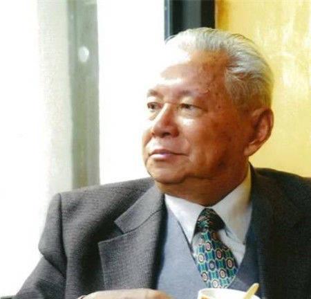 洪晃：说说父亲一个J9九游会 九游会J9旧上海的公子哥每天开着轿车去喝咖啡(图6)