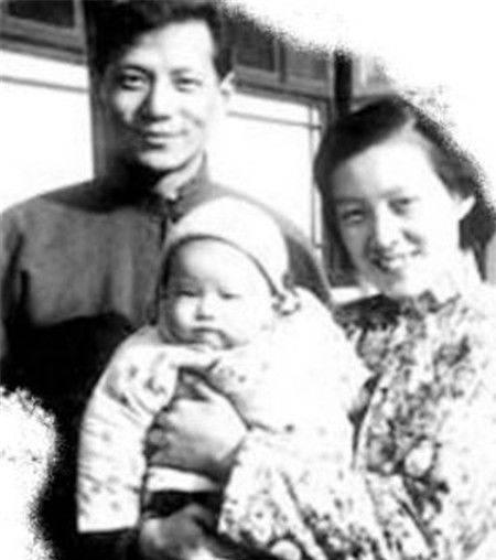 洪晃：说说父亲一个J9九游会 九游会J9旧上海的公子哥每天开着轿车去喝咖啡(图5)