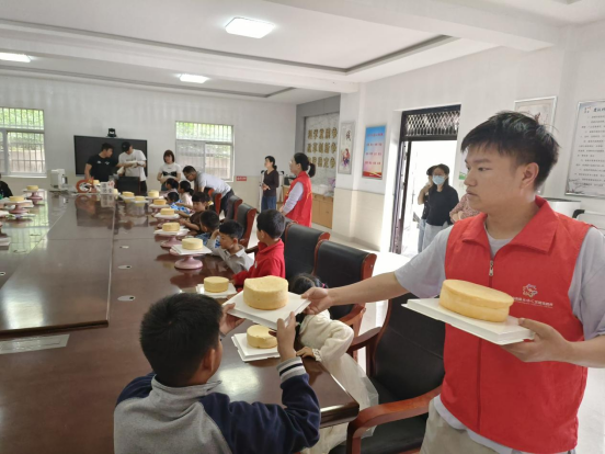 J9九游会 九游会J9建设村:手工制作小蛋糕 甜蜜烘焙满心意