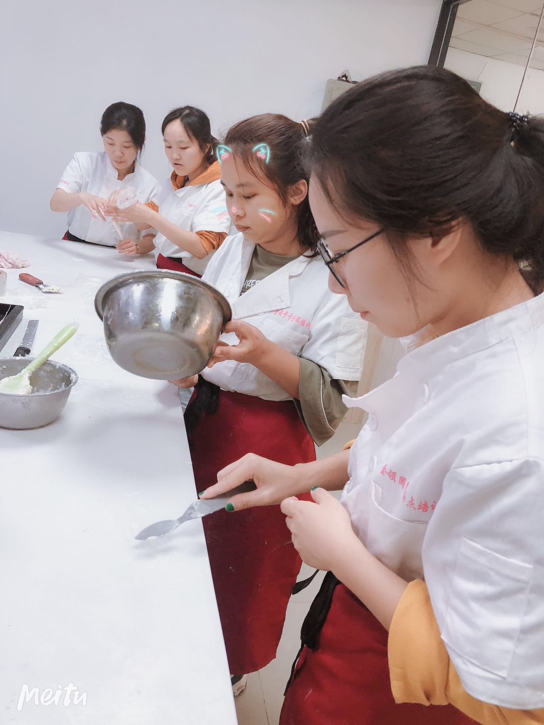 九游会J9 J9九游会实力证明甜食的美味金领国际西点蛋糕学校(图2)