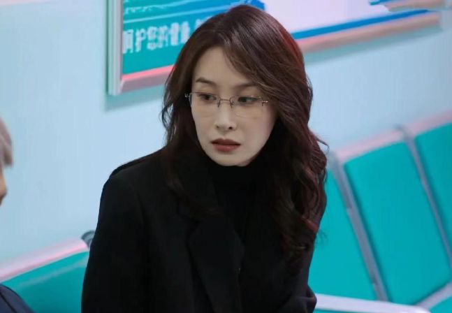 J9九游会 九游会J9媚而不俗高启兰隆妮不愧是人间尤物与53岁的于和伟激吻！(图10)