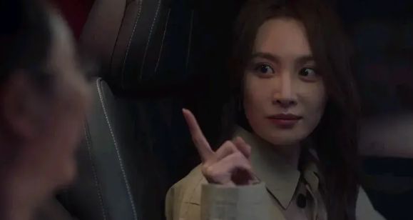 J9九游会 九游会J9媚而不俗高启兰隆妮不愧是人间尤物与53岁的于和伟激吻！(图18)