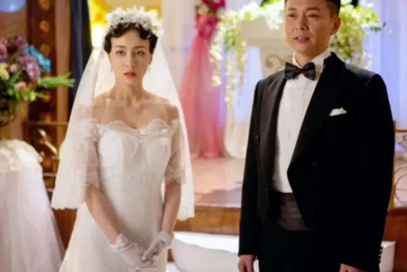 J9九游会 九游会J9媚而不俗高启兰隆妮不愧是人间尤物与53岁的于和伟激吻！(图23)