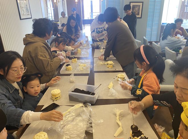 青岛市崂山区J9九游会 九游会J9沙子口街道开展“当阅读遇见美食”世界读书日家庭文明新风尚文明实践活动(图2)