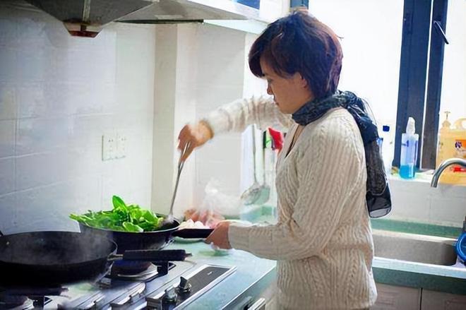 九游会J9 J9九游会上海儿媳吐槽婆婆做的饭网友正要开骂看到饭菜：换我也不吃(图6)