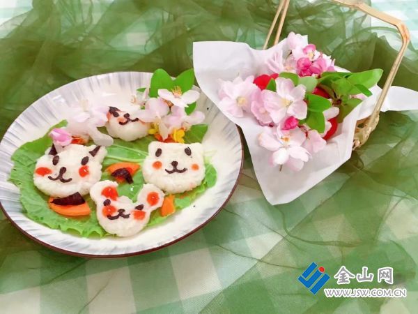 九游会J9 J9九游会在缤纷水果里挖呀挖呀挖 丹阳正则幼儿园现场制作水果美食培养孩子动手能力(图2)