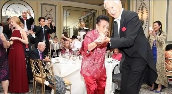 J9九游会 九游会J9复旦校花：爱吃肥肉甜食不运动活到112岁百岁公布2字长寿秘诀(图14)